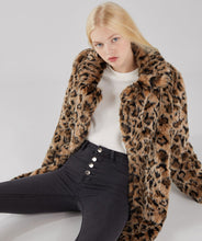 Load image into Gallery viewer, Mom fit jeans